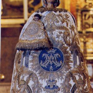 Lady of the Fuentes ́s mantle (restored).